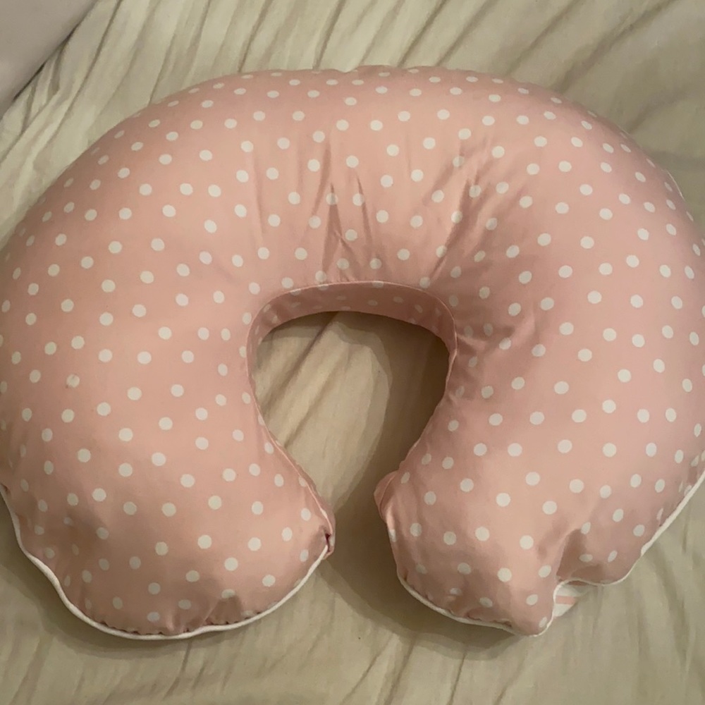 Like new boppy, Has zip cover